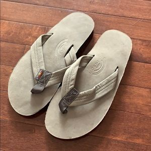 Men’s 8.5-9.5 Rainbow Sandals